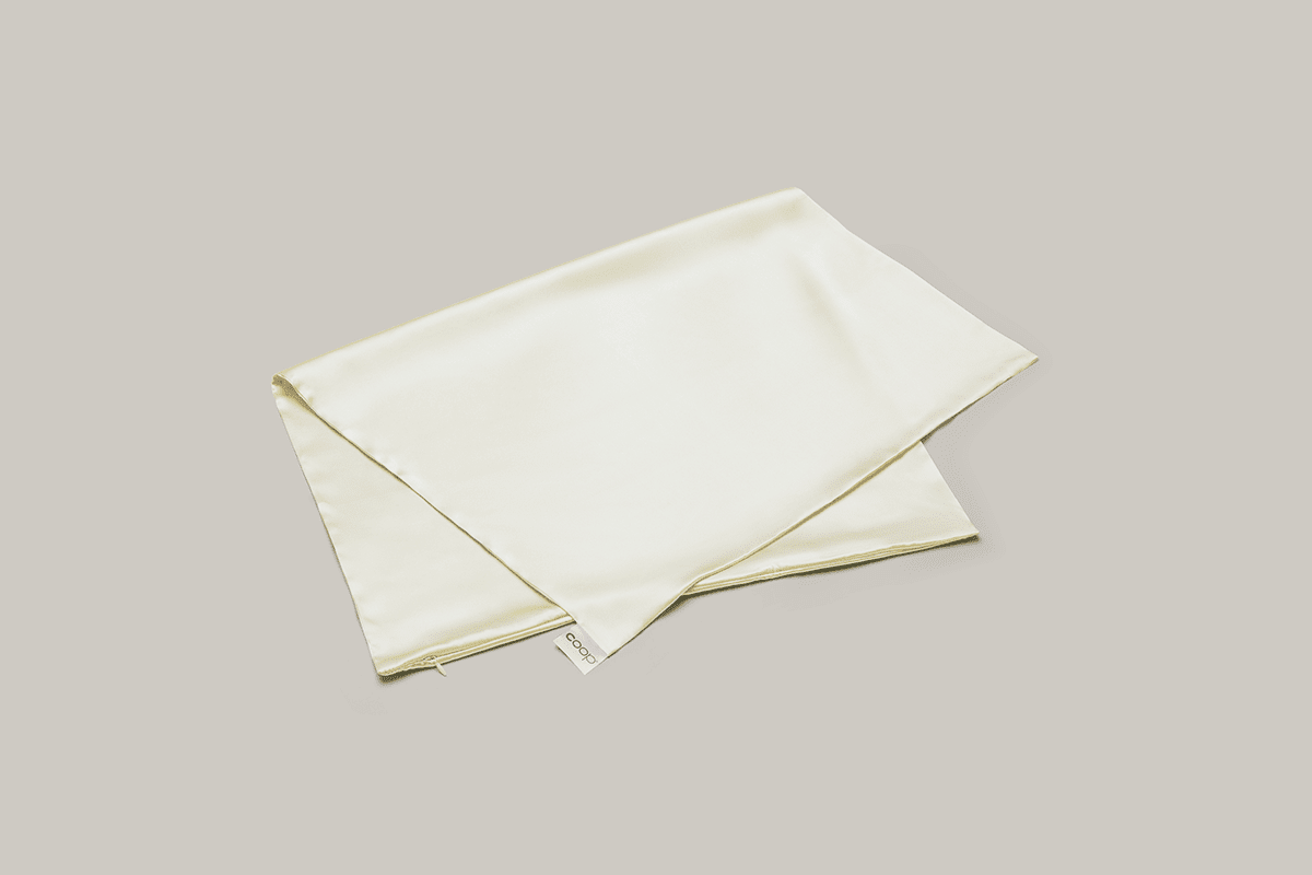 Alternative view of Silk Pillowcase   Cream